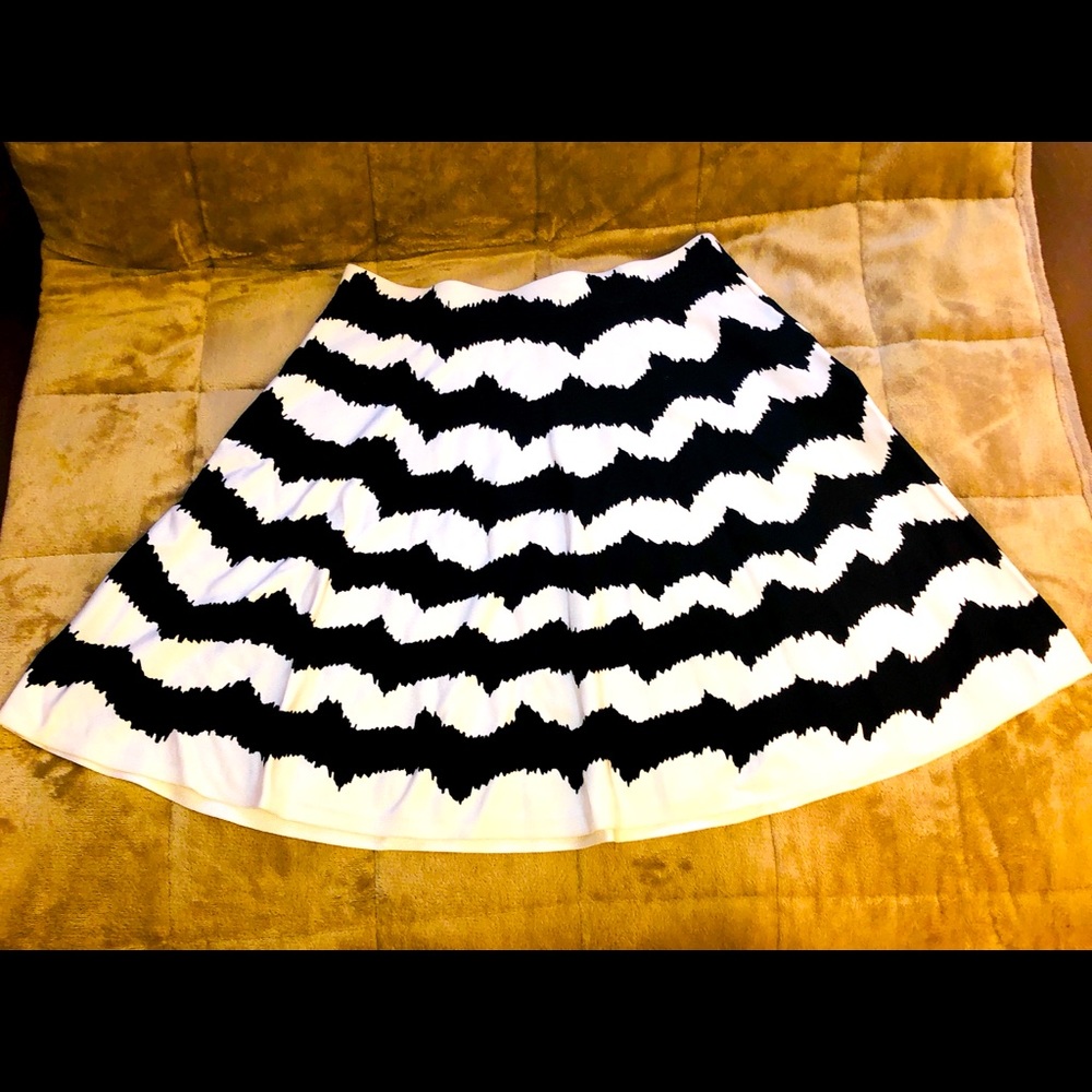 I.N.C International Concepts pleated black & white shirt skirt.